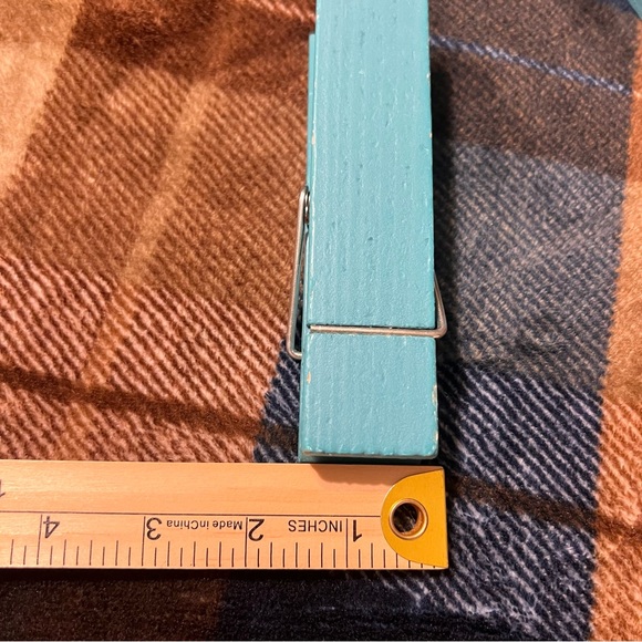 2 XL Aqua Wooden Clothespins - Picture 7 of 7